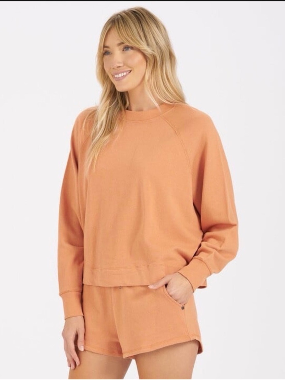 Vuori Sunnyside set Women's Crewneck Sweatshirt & shorts orange size small